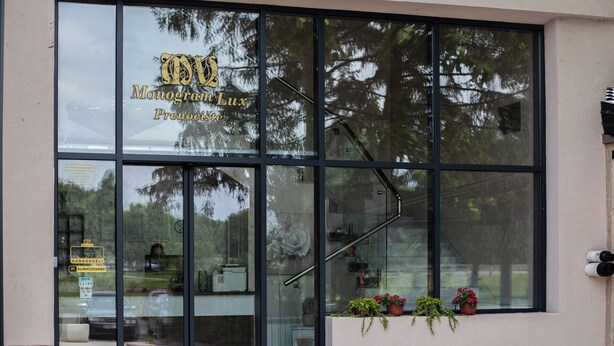 Front of property - Monogramlux (Indija)