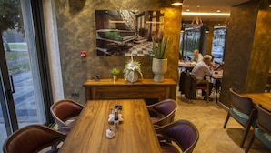 Restaurant - Monogramlux (Indija)
