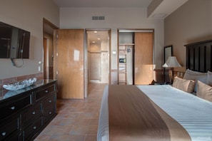 2 bedrooms, in-room safe, iron/ironing board, free WiFi
