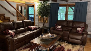 TV connectée, cheminée, jeux vidéo, table de tennis de table