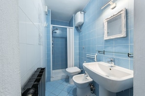 Doccia, asciugacapelli, bidet, asciugamani