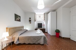 1 bedroom, iron/ironing board, WiFi, bed sheets - Anguillara apartment for rent in Florence by Mmega (Firenze)