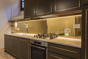 Kühlschrank, Ofen, Herdplatte, Geschirrspüler