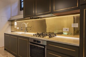 Kühlschrank, Ofen, Herdplatte, Geschirrspüler