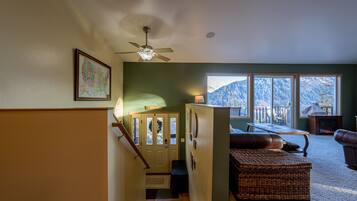 Fernseher, Kamin, DVD-Player, Stereoanlage