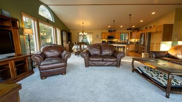 Fernseher, Kamin, DVD-Player, Stereoanlage