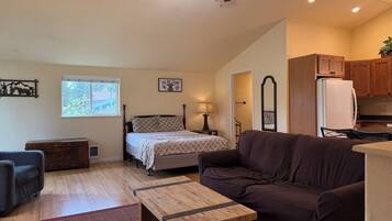 1 bedroom, WiFi (free), bed sheets
