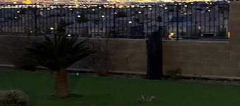 Strip View 3 BDRM house with Pool