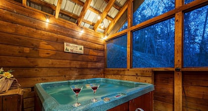 Romantic cabin close to strip w/ private patio, hot tub, and king size bed