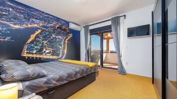 4 bedrooms, bed sheets