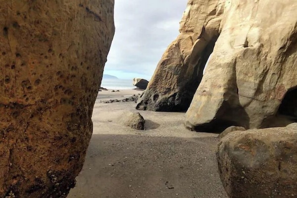 Una spiaggia nelle vicinanze