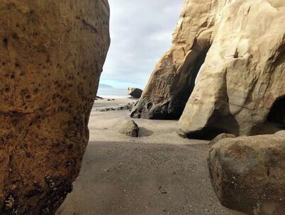 4/Bed& HotTub the heart of Pacific City Pets OK