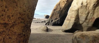 4/Bed& HotTub the heart of Pacific City Pets OK