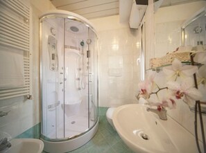 Camera Matrimoniale Standard | Bathroom