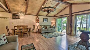 Flat-screen TV, fireplace, DVD player, books