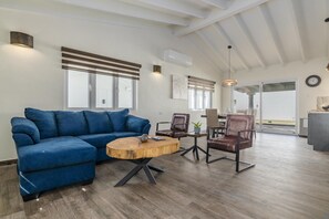 Smart TV - *NEW* 5BR Villa w/ PrivatePool & Amazing Location (Noord)