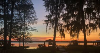 Beautiful lake front property, close to Gainesville and Jacksonville