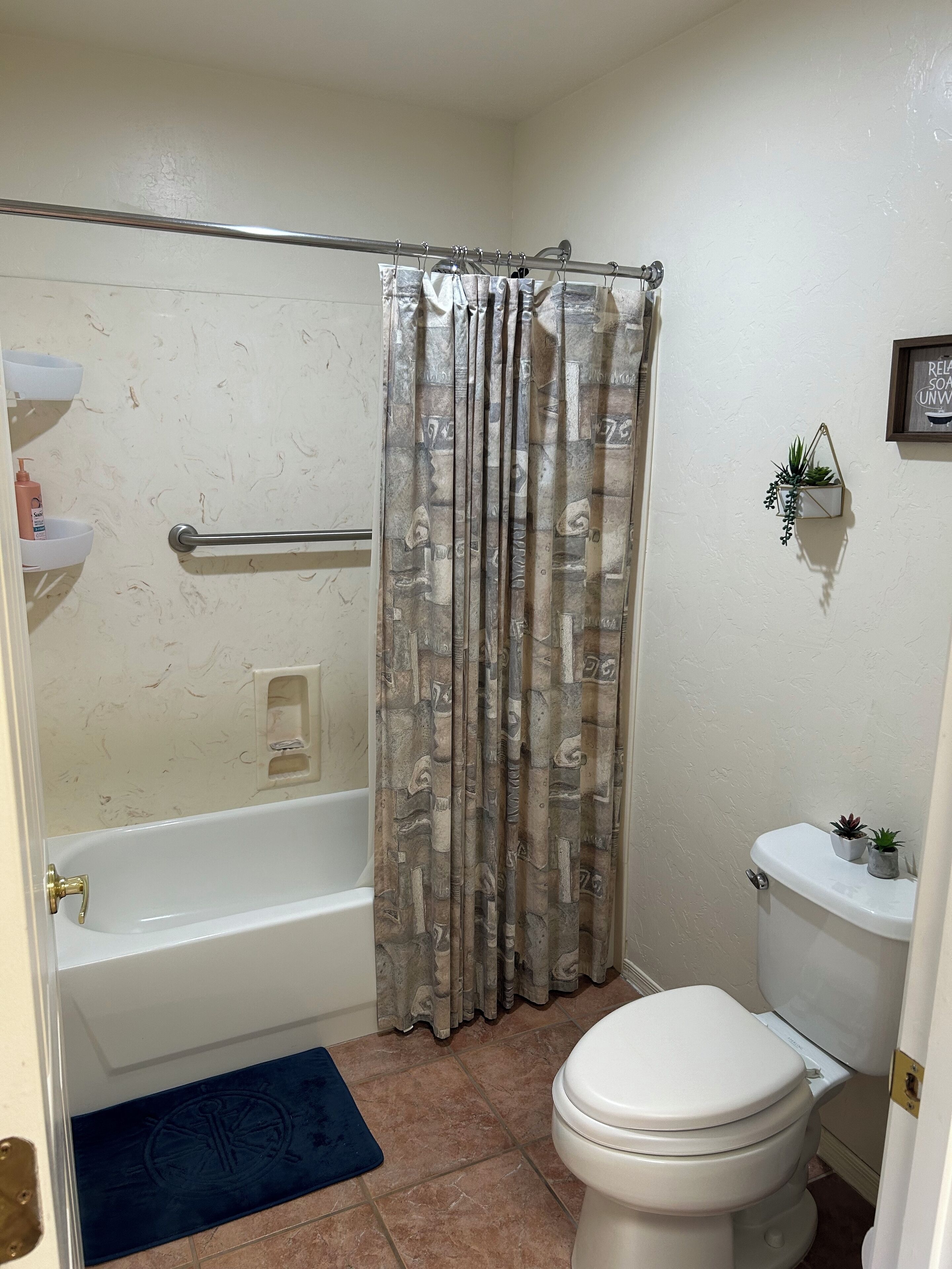 Combined shower/bathtub, hair dryer, towels, soap