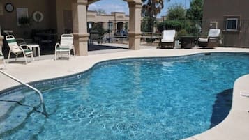 Opvarmet pool