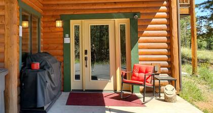 Secluded Guest Suite Covered Hot Tub, Private Drive, Mountain Valley Views
