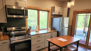 Coffee/tea maker, fridge, microwave, oven - Secluded Guest Suite Covered Hot Tub, Private Drive, Mountain Valley Views (Florissant)