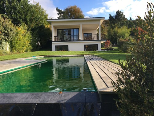 Villa contemporaine piscine chauffée à débordement • 4 chambres • 15 min Paris