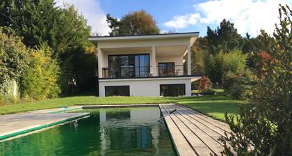 Villa contemporaine piscine chauffée à débordement ⹠4 chambres ⹠15 min Paris