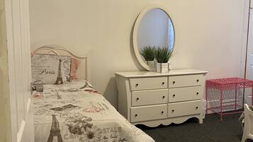 3 bedrooms, iron/ironing board, free WiFi, bed sheets