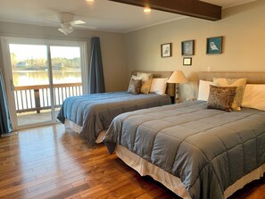4 bedrooms, desk, iron/ironing board, free WiFi - Camm's Lakeside Retreat (Close to Charlotte), Family-Friendly, Boat Available (Belmont)