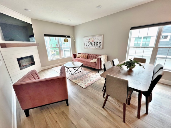 Smart TV, fireplace, books, stereo