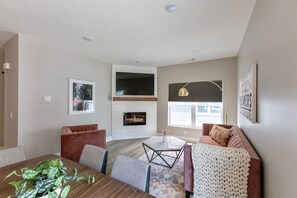 Smart TV, fireplace, books, stereo