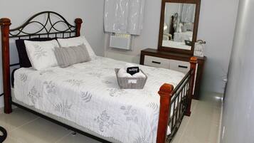 3 bedrooms, iron/ironing board, free WiFi, bed sheets