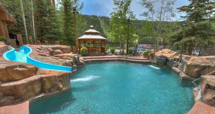 Gondola-side, oversized 1 BR. Pool, 2 hot tubs, in the heart of Keystone village