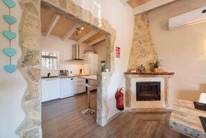 冰箱、微波炉、烤箱、炉灶