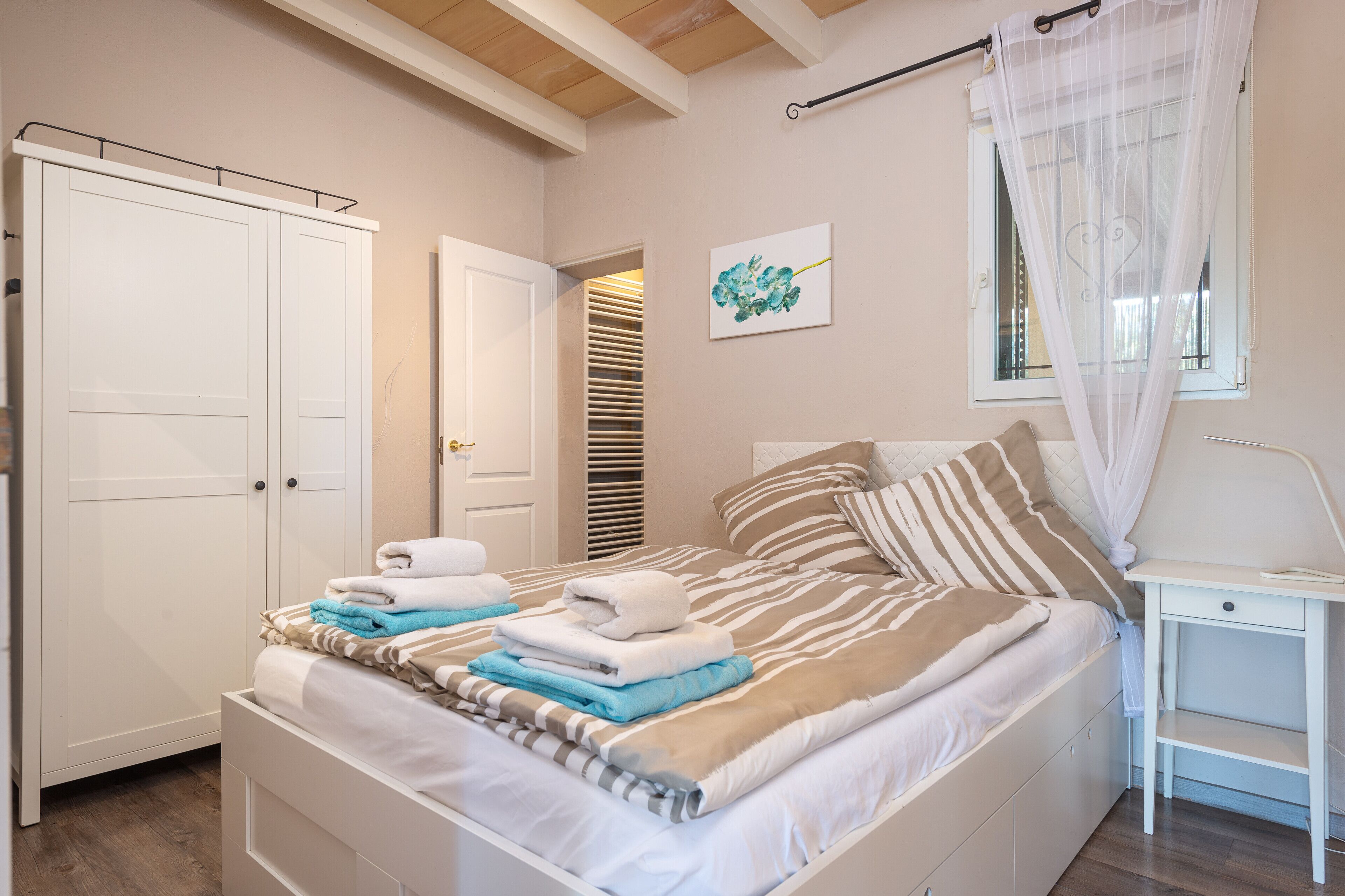 2 dormitorios, tabla de planchar con plancha, wifi gratis y ropa de cama