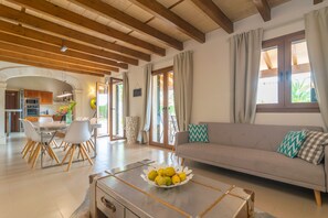 TV, ping pong, books, stereo - VILLA SUN CLUB HOME - Fantastic villa with private pool, jacuzzi and free WiFi. (Llucmajor)