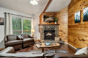 Een smart-tv en een open haard