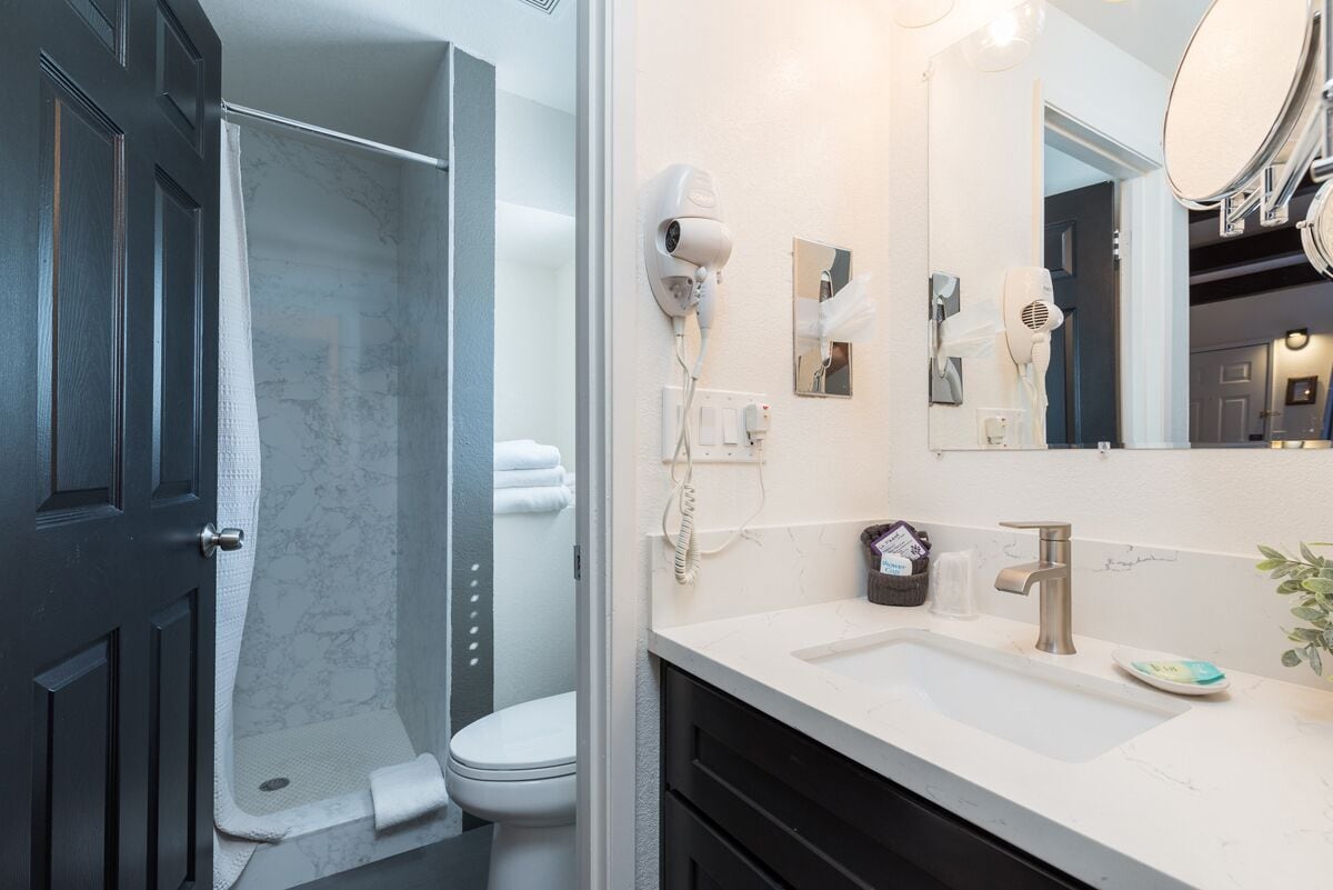 room 6 - queen & double room | 1 bedroom, individually decorated, individually furnished