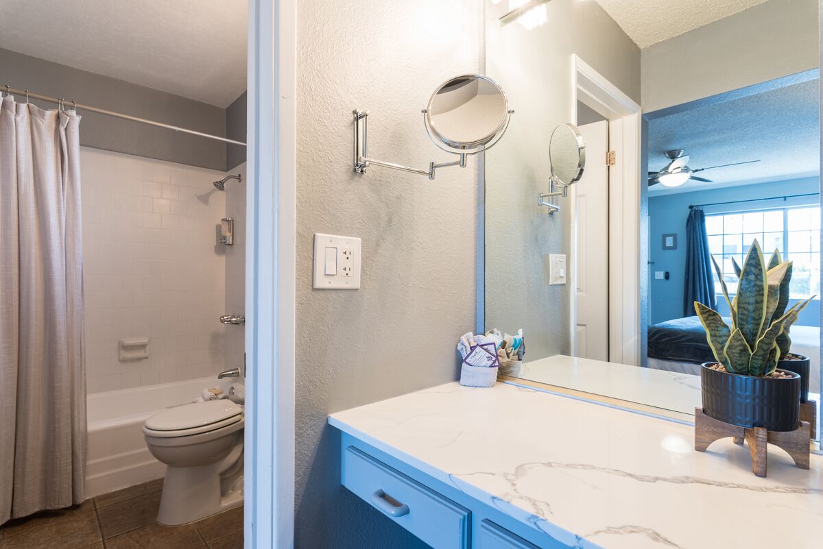 room 3 - king room | 1 bedroom, individually decorated, individually furnished