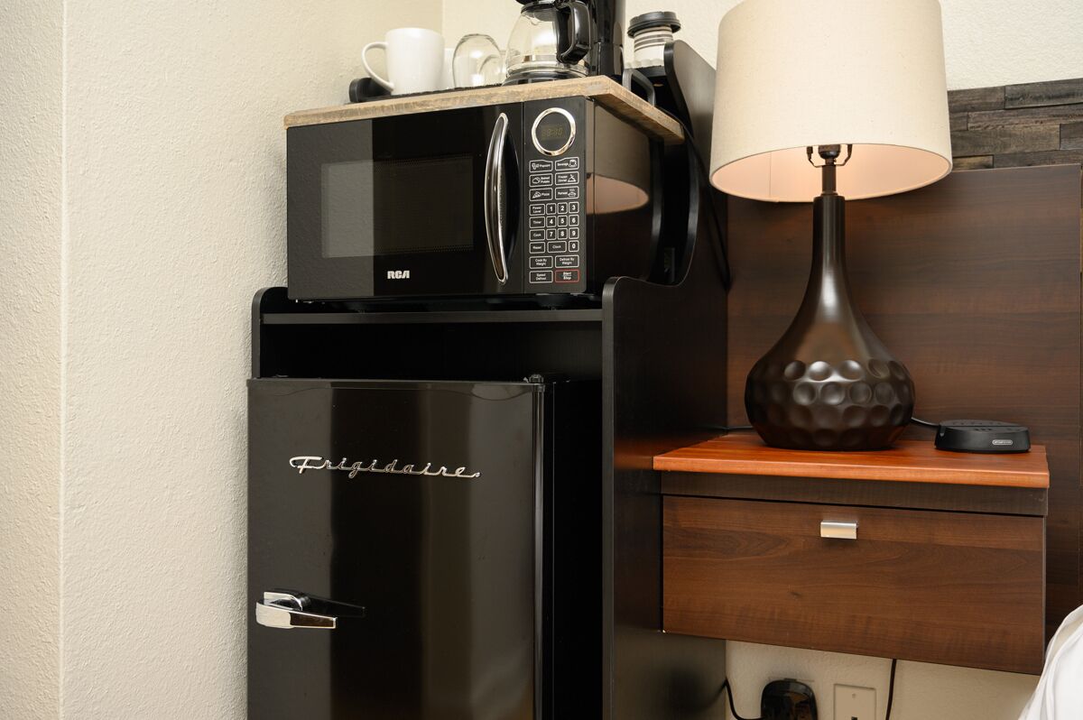 room 2 - king room | 1 bedroom, individually decorated, individually furnished