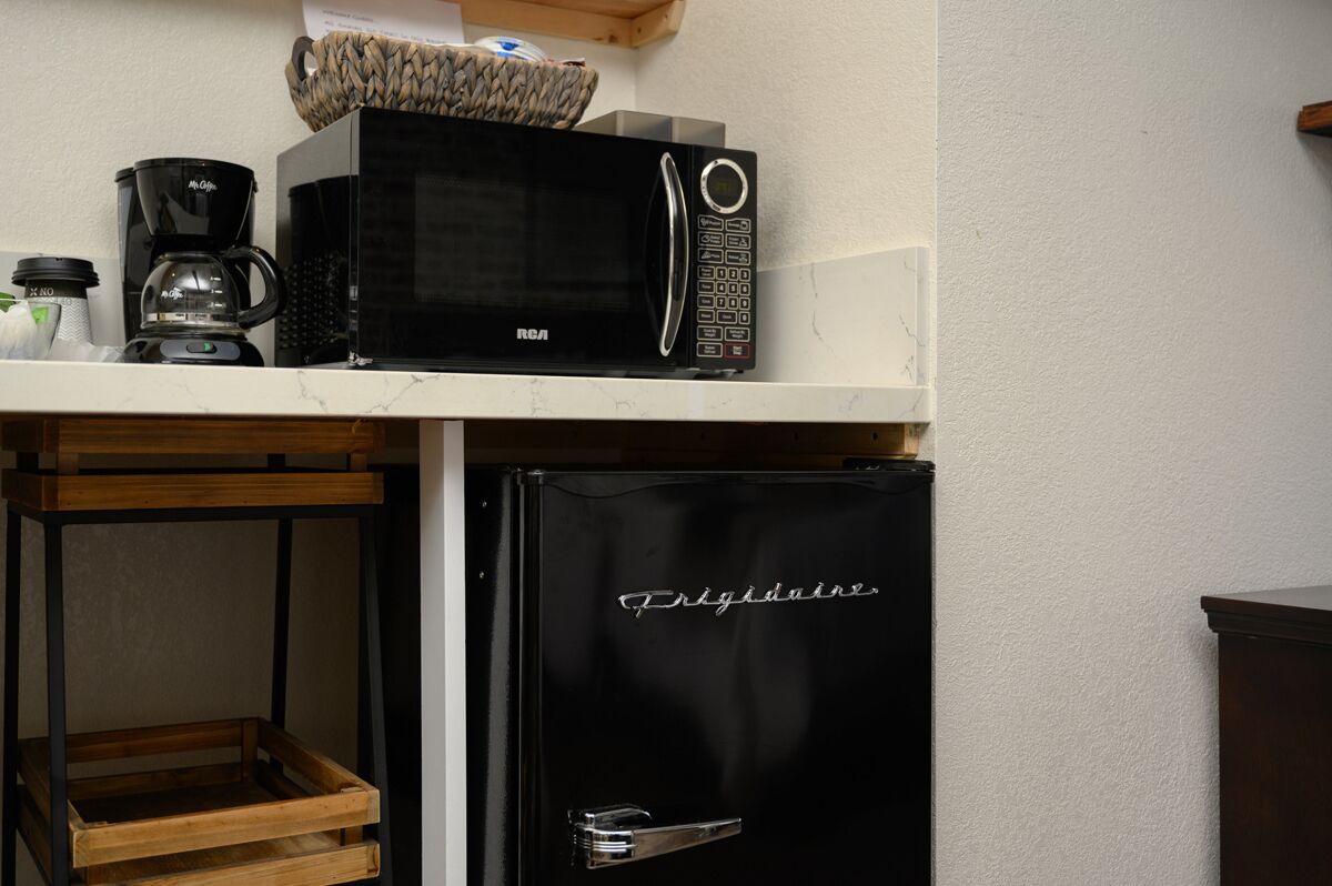 room 7 queen/queen | 1 bedroom, individually decorated, individually furnished