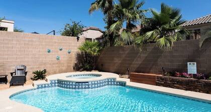 Clean Vegas area with HEATED salt pool & hot tub, PRIVATE Luxury 5 Star Reviews