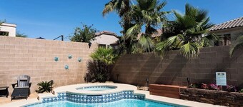 Clean Vegas area with HEATED salt pool & hot tub, PRIVATE Luxury 5 Star Reviews