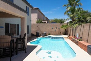 Piscina all'aperto, una piscina riscaldata