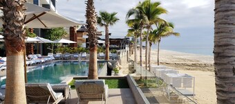 Beautiful luxury ocean front 3 bedroom with spectacular views