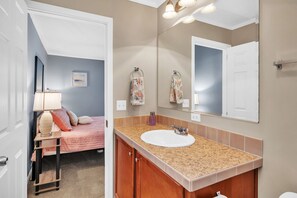 Combined shower/bathtub, hair dryer, towels, shampoo