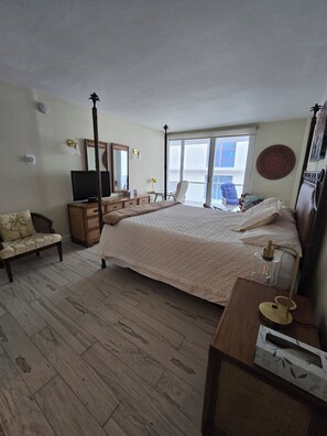 2 bedrooms, desk, iron/ironing board, travel cot