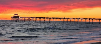 Gorgeous Atlantic Beach Bogue Sound Water Views, Fenced In Yard, & Walk to Beach