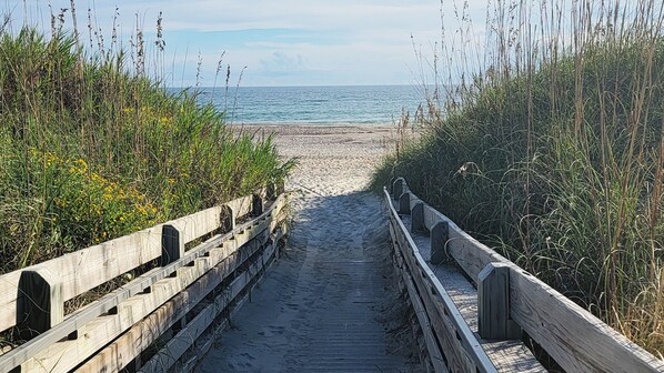Beach nearby, sun loungers, beach towels