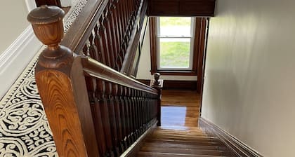 Spacious 5 bdrm Retreat Steps to Lake Ontario & Fair Haven State Park Sleeps 10!